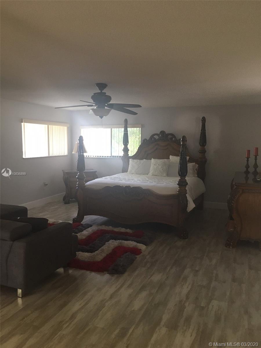 15037 Southwest 89th Ter Road Miami, FL 33196 - Photo 10 of 36 Gallery Image 10