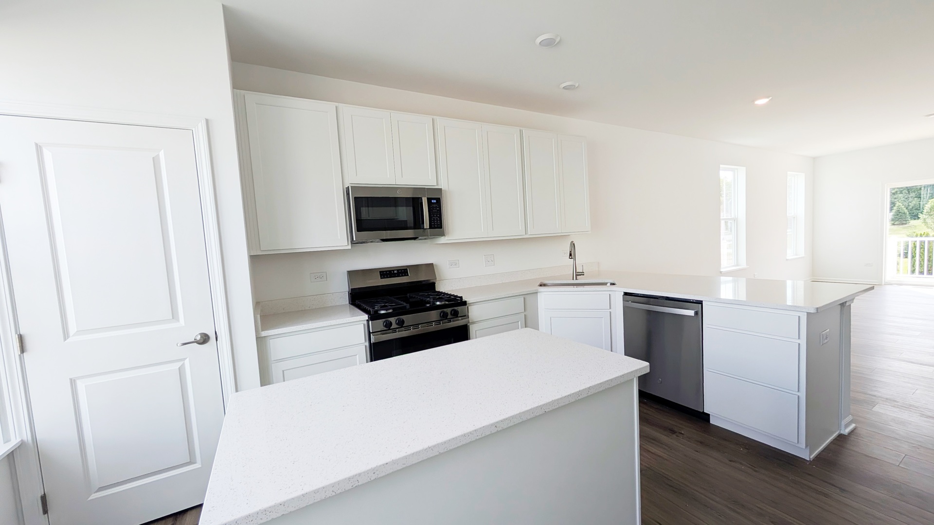 525 Red Oak Circle Volo, IL 60020 - Photo 3 of 16