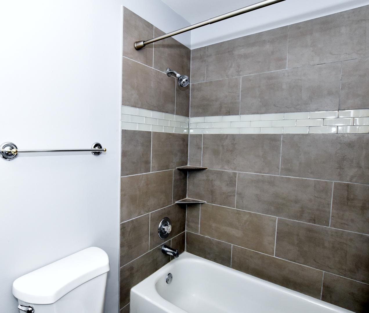 2004 North Silver Lake Road Arlington Heights, IL 60004 - Photo 12 of 24