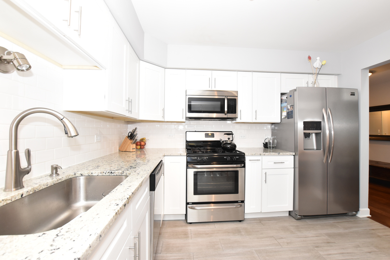 2004 North Silver Lake Road Arlington Heights, IL 60004 - Photo 8 of 24