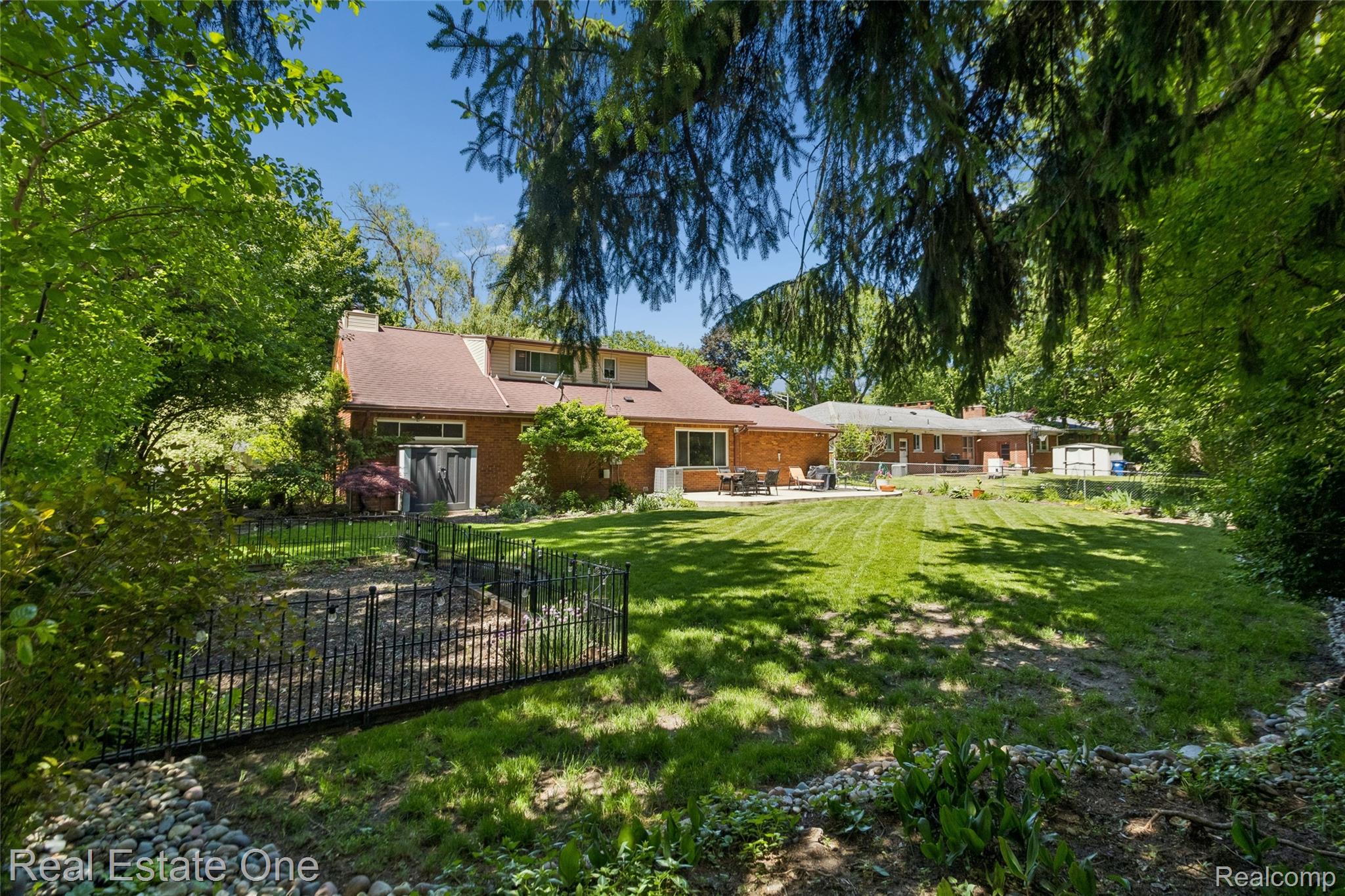2189 Devonshire Road Bloomfield Hills, MI 48302 - Photo 47 of 50 print_quality-IMG_5505.jpg