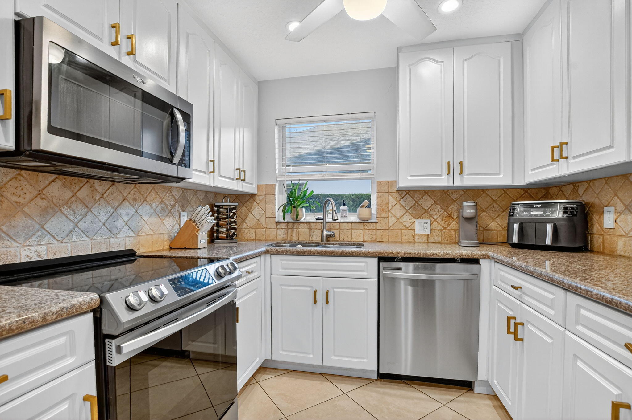 501 Southwest 1st Street Boca Raton, FL 33432 - Photo 5 of 69 18-web-or-mls-DSC_2563