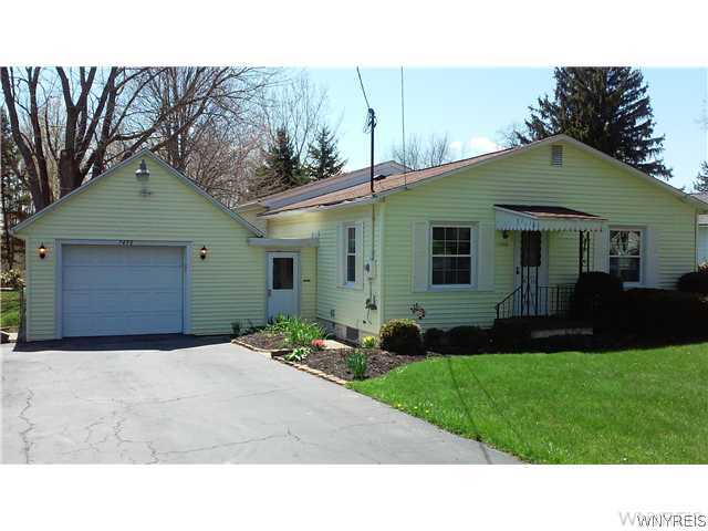 7498 Chestnut Ridge Road Lockport Town, NY 14094 - Photo 1 of 1 Exterior Front