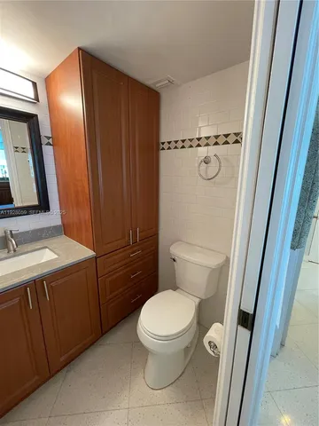 $3,750 | 2655 Collins Avenue, Unit 2105, Miami Beach, FL 33140