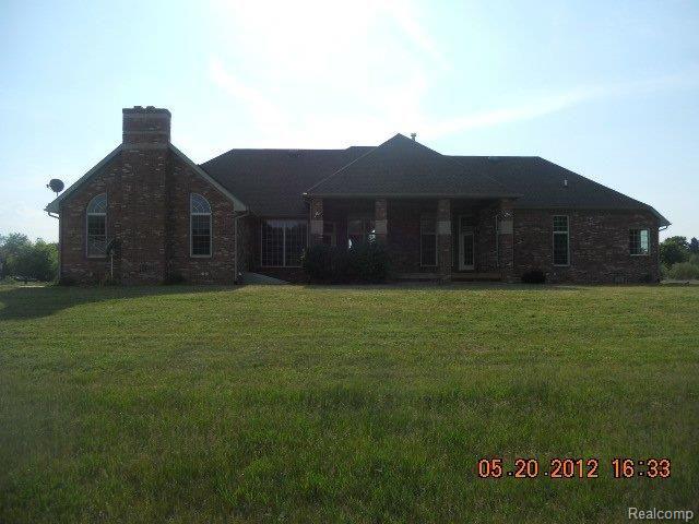 1055 Meanwell Road Dundee, MI 48131 - Photo 17 of 19 1055 Meanwell rear.JPG