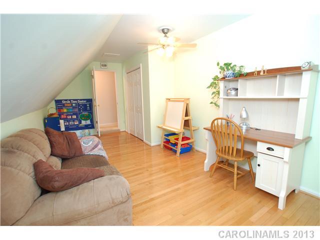 814 Clearbrook Road Matthews, NC 28105 - Photo 12 of 16 Gallery Image 12