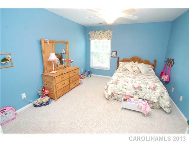 814 Clearbrook Road Matthews, NC 28105 - Photo 13 of 16 Gallery Image 13