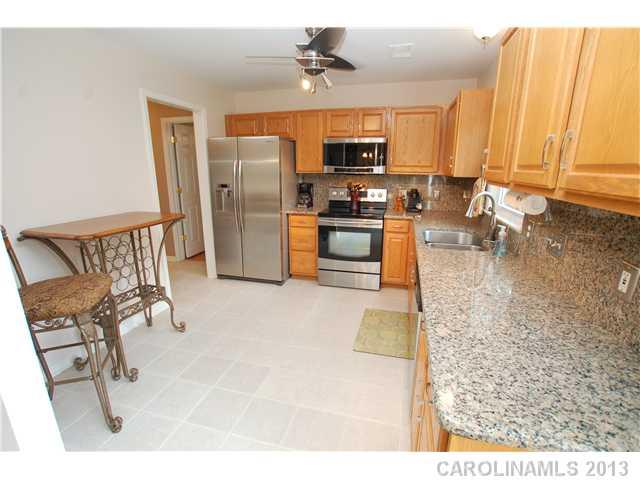 814 Clearbrook Road Matthews, NC 28105 - Photo 6 of 16 Gallery Image 6