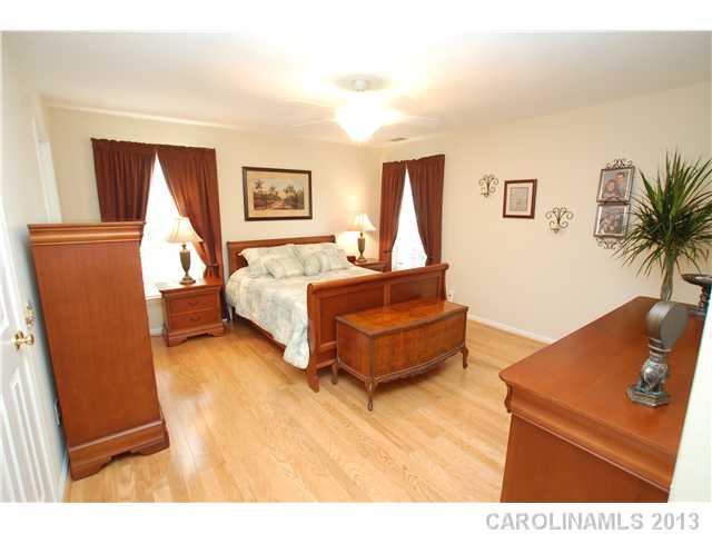 814 Clearbrook Road Matthews, NC 28105 - Photo 7 of 16 Gallery Image 7