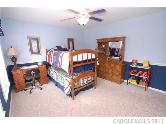814 Clearbrook Road Matthews, NC 28105 - Photo 10 of 16 Gallery Image 10