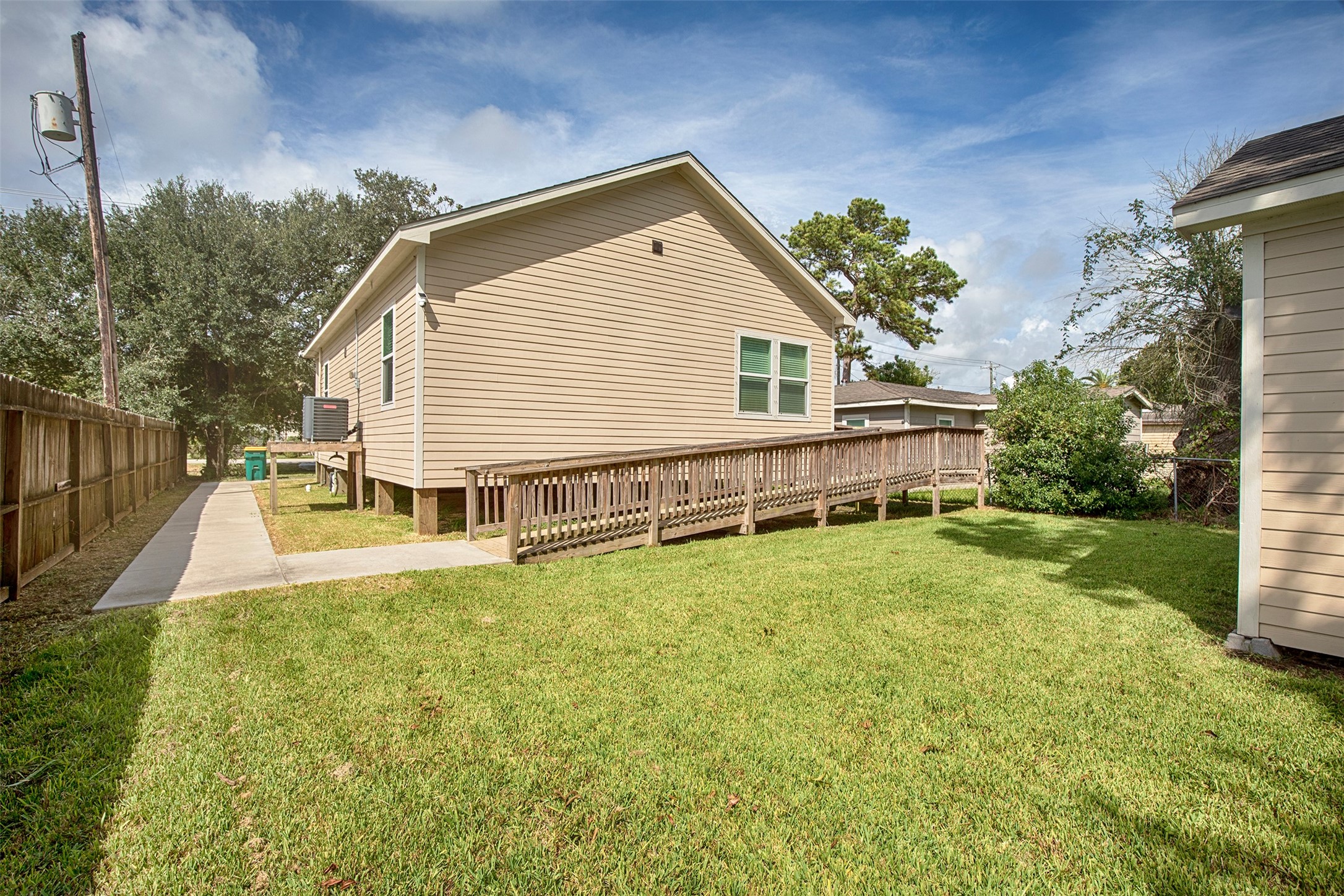 1125 Lake Road La Marque, TX 77568 - Photo 23 of 26 Fantastic view of the back of the home.