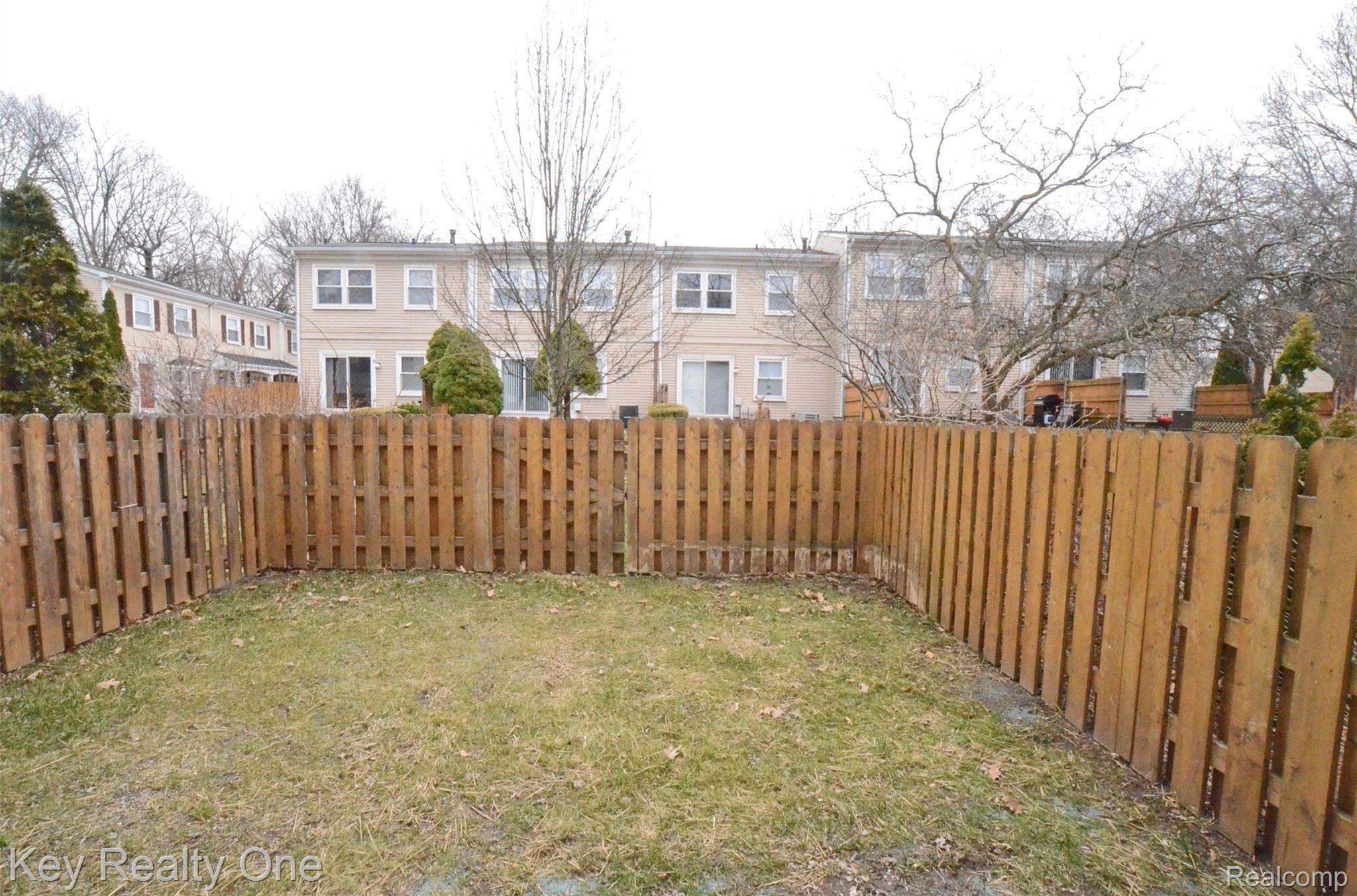 920 Little Hill Court Rochester, MI 48307 - Photo 13 of 26 Back Yard.jpg