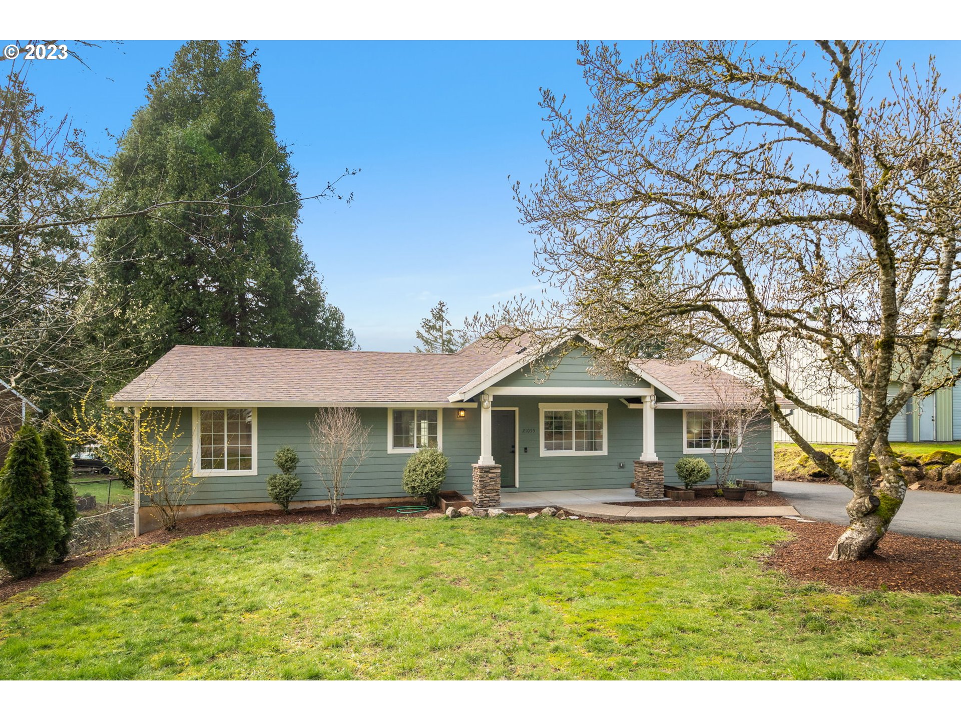 21055 South Ferguson Road Oregon City, OR 97045 - Photo 1 of 46 a front view of a house with a garden