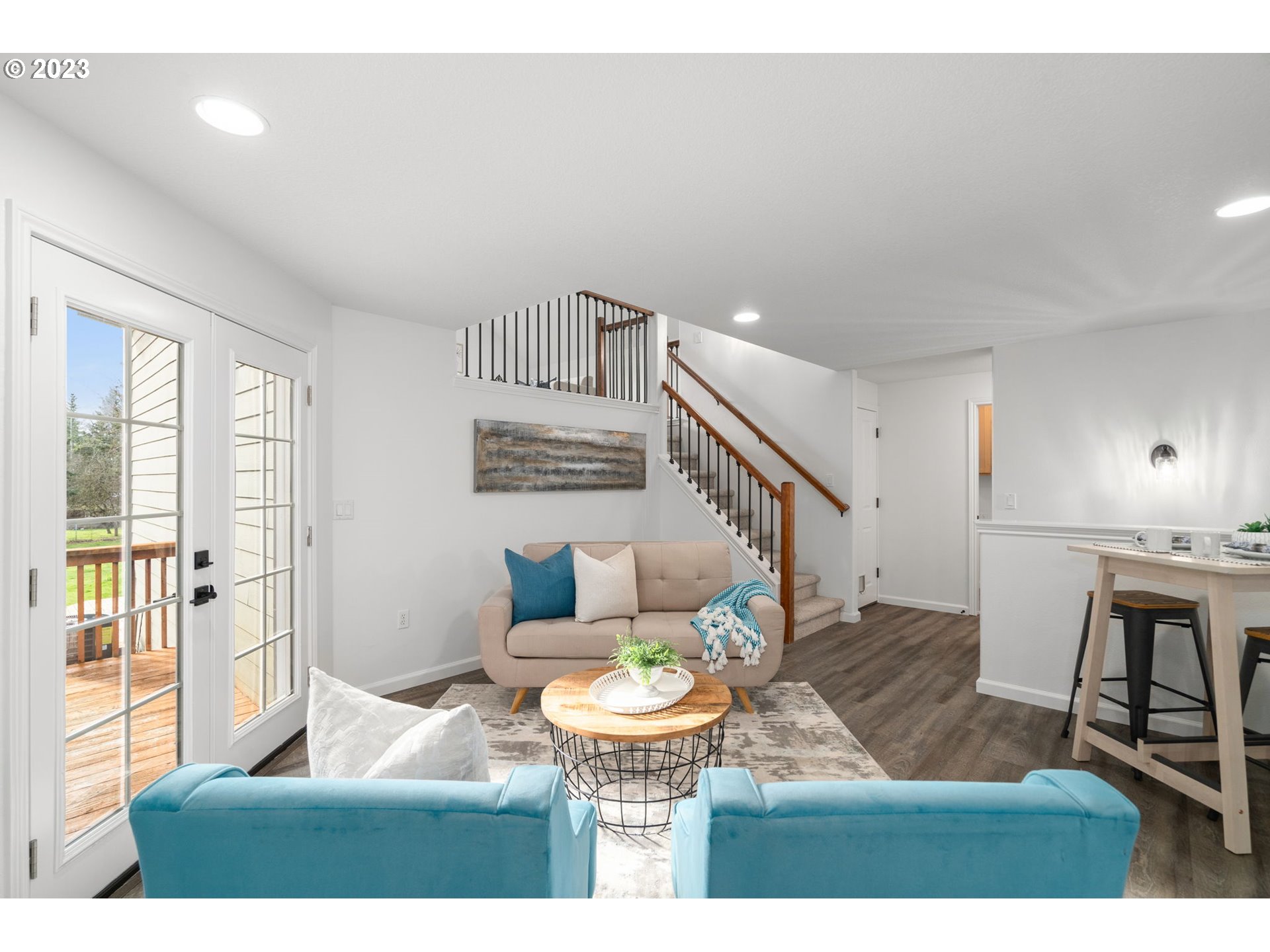 21055 South Ferguson Road Oregon City, OR 97045 - Photo 12 of 46 a living room with furniture and a table