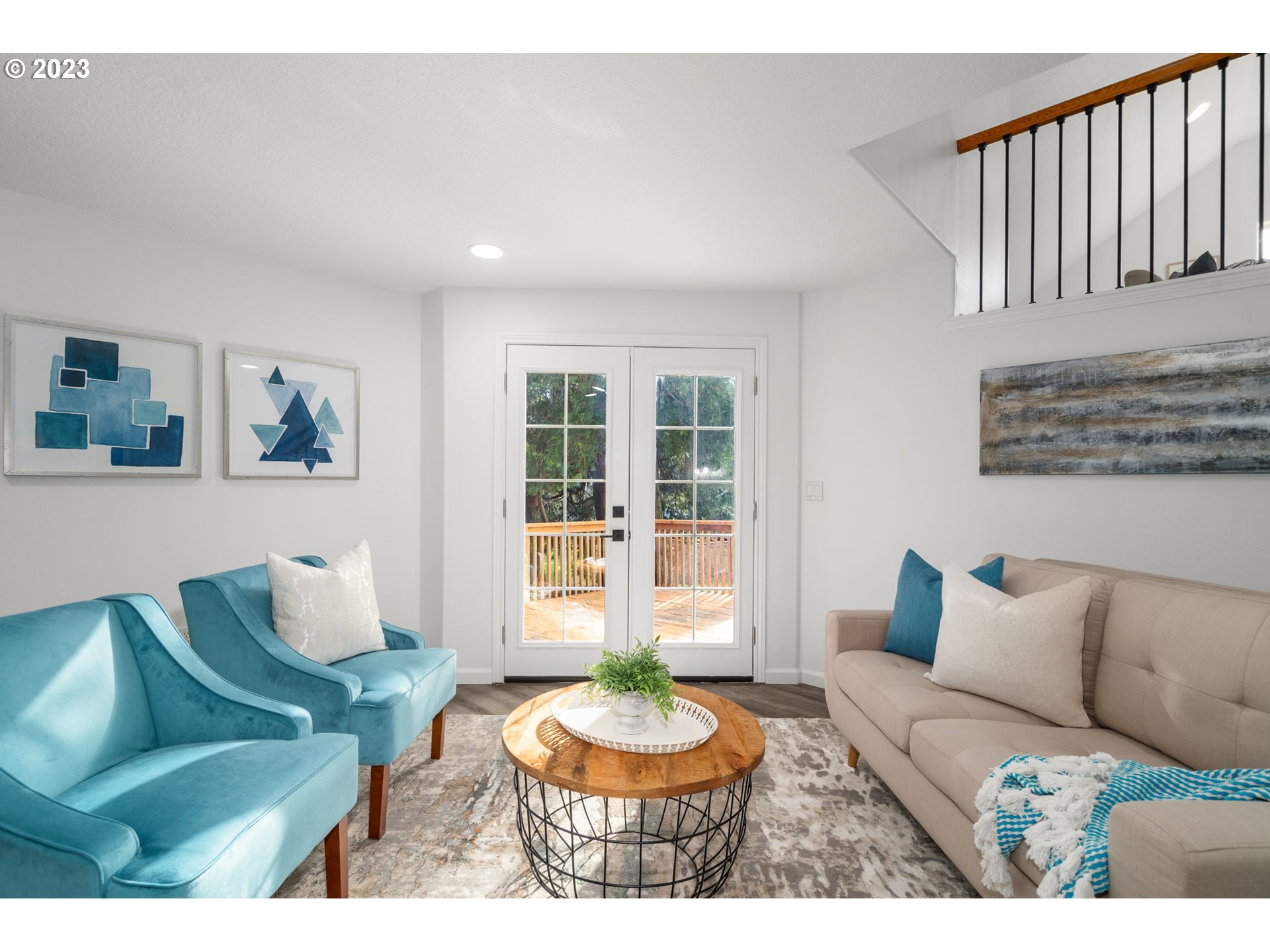 21055 South Ferguson Road Oregon City, OR 97045 - Photo 13 of 46 a living room with furniture and a large window