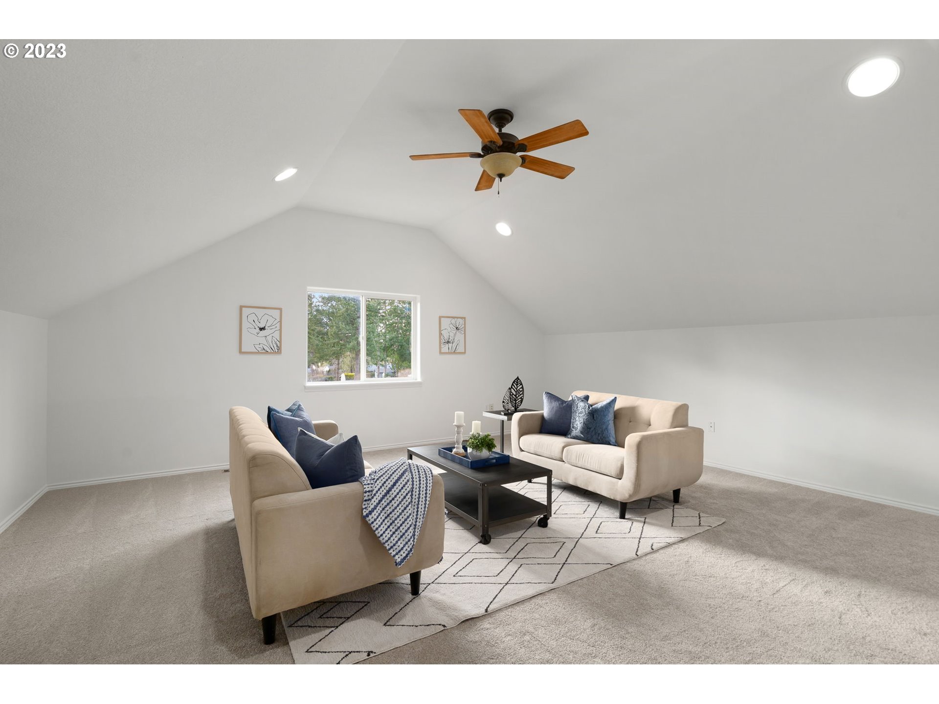 21055 South Ferguson Road Oregon City, OR 97045 - Photo 15 of 46 a living room with furniture and a window