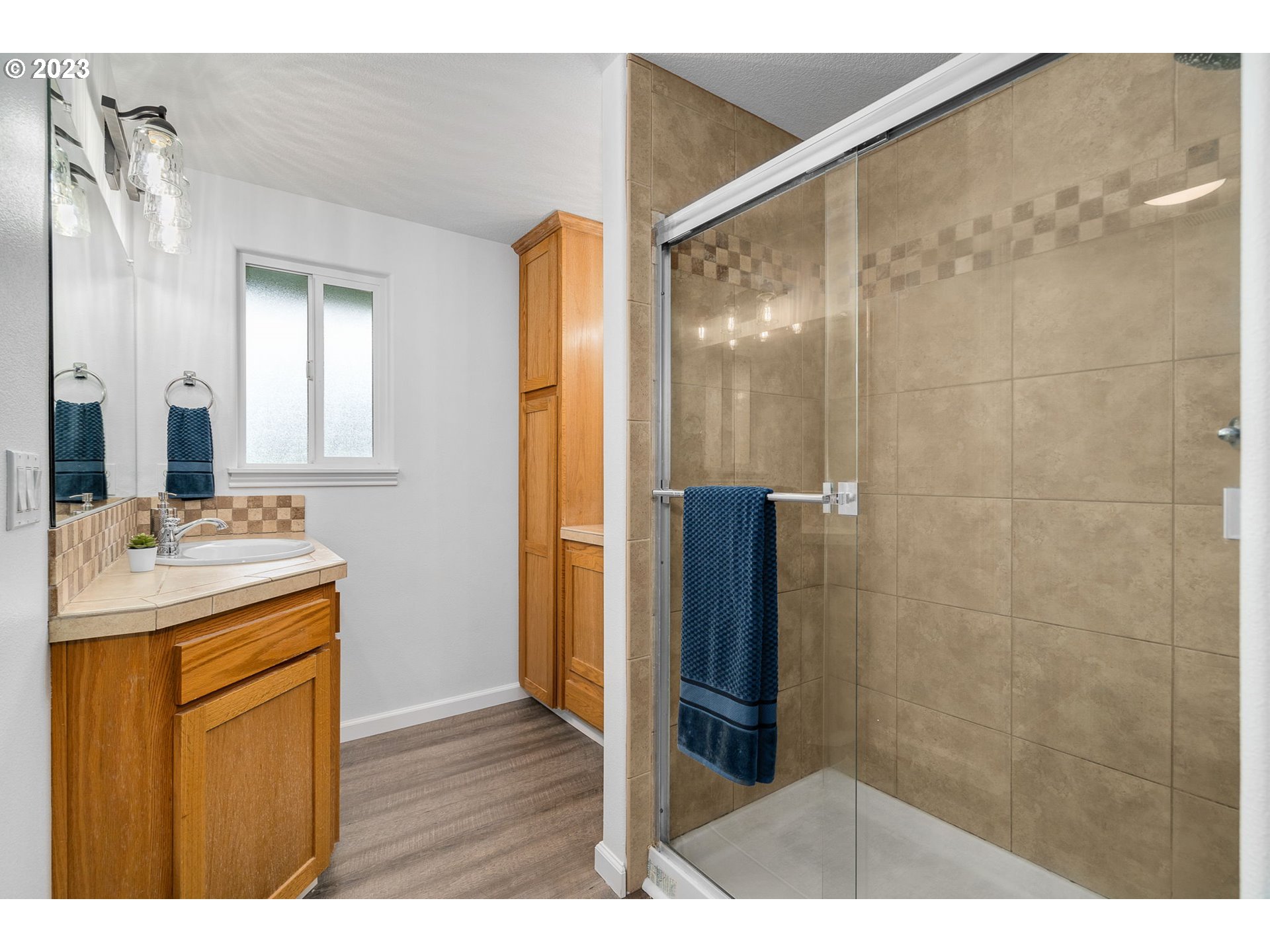 21055 South Ferguson Road Oregon City, OR 97045 - Photo 19 of 46 a bathroom with a sink and a mirror