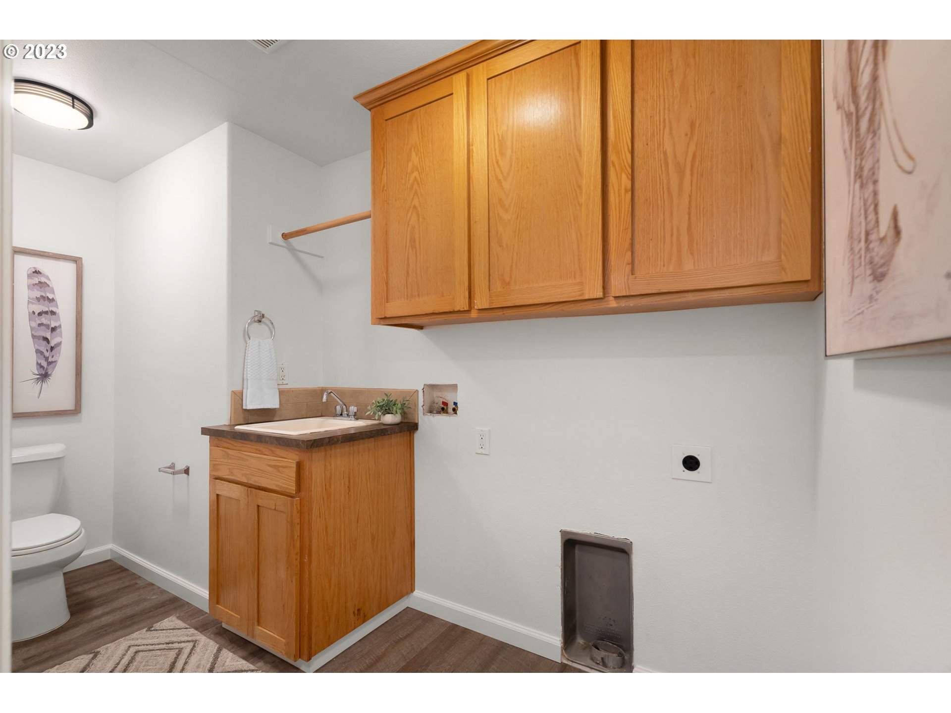 21055 South Ferguson Road Oregon City, OR 97045 - Photo 24 of 46 a bathroom with a sink a toilet and mirror