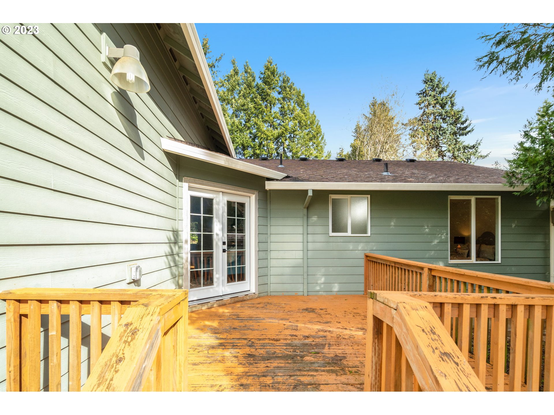 21055 South Ferguson Road Oregon City, OR 97045 - Photo 27 of 46 a front view of a house with a garden
