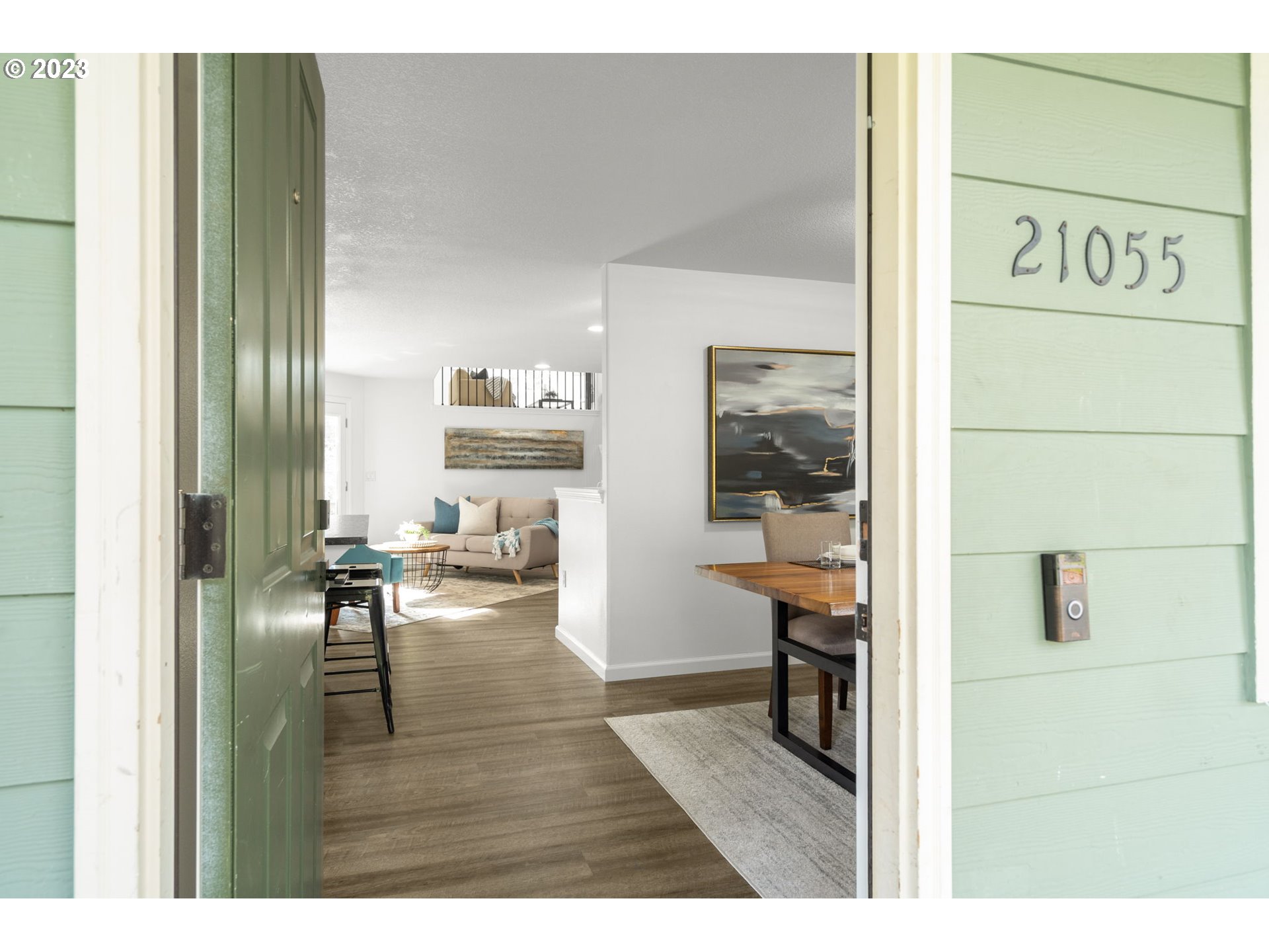 21055 South Ferguson Road Oregon City, OR 97045 - Photo 3 of 46 a living room with furniture and a table
