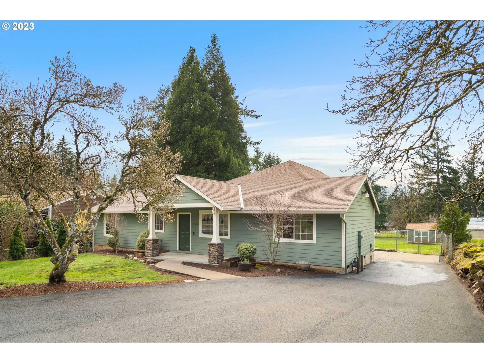 21055 South Ferguson Road Oregon City, OR 97045 - Photo 34 of 46 a front view of a house with a garden