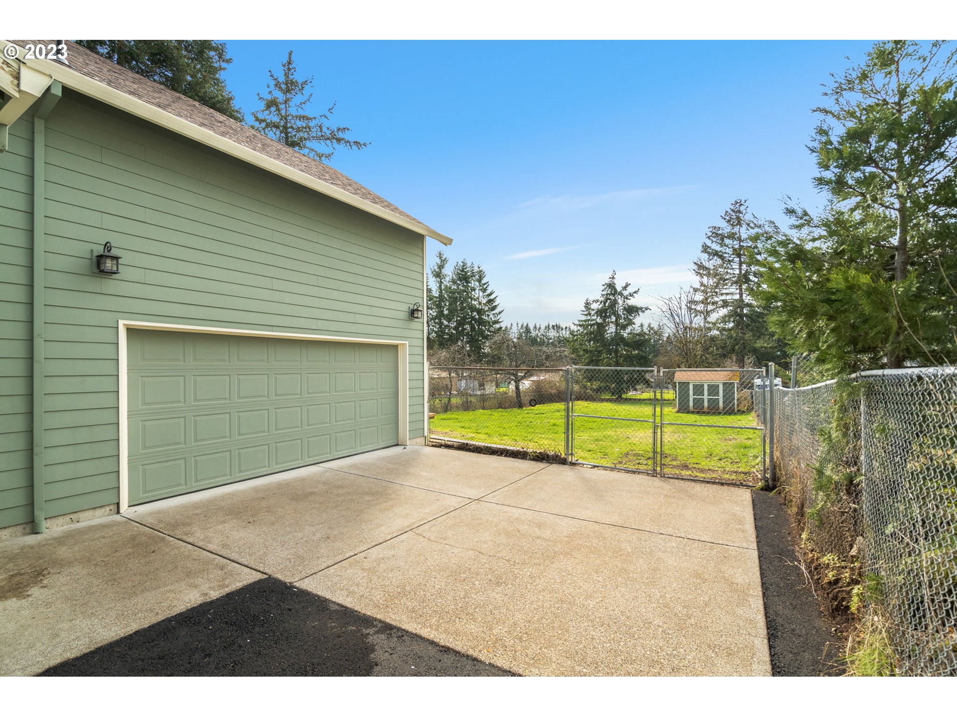 21055 South Ferguson Road Oregon City, OR 97045 - Photo 35 of 46 a view of a small pool