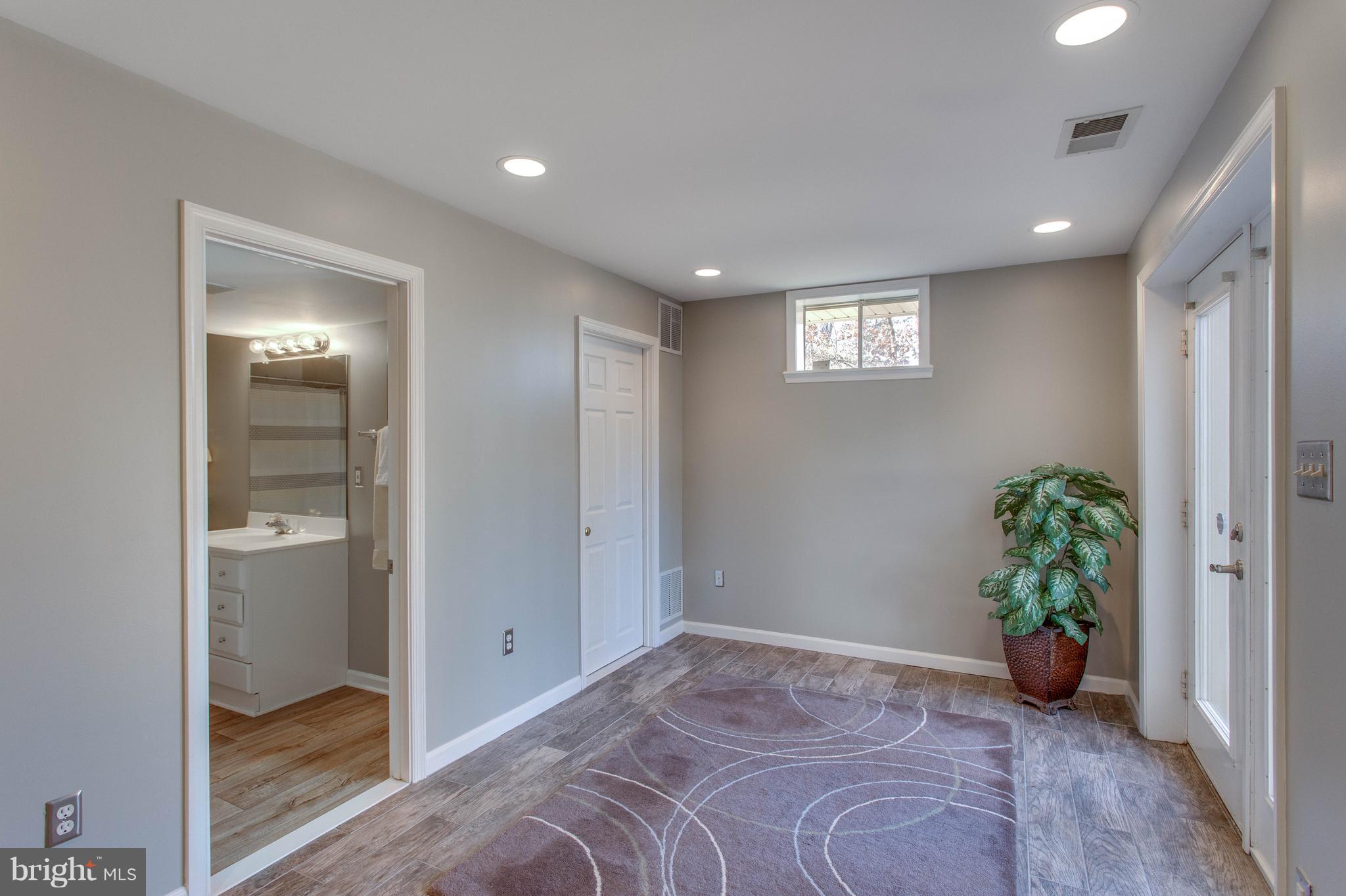 13230 Stable Brook Way Herndon, VA 20171 - Photo 41 of 47 With lots of light,