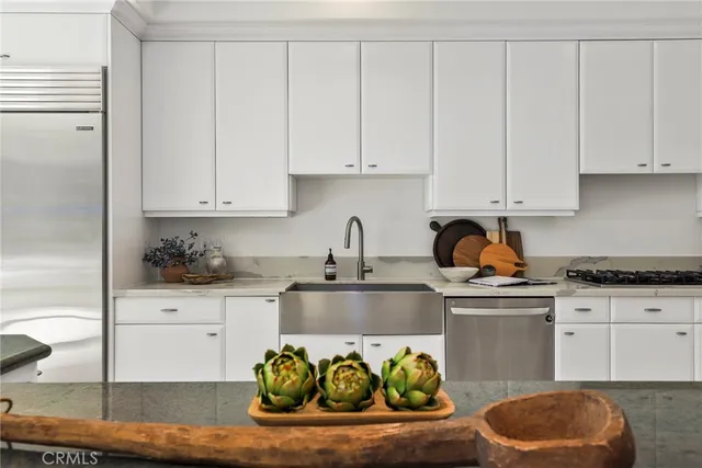 $13,000 | 4406 Medley Place, Encino, CA 91316