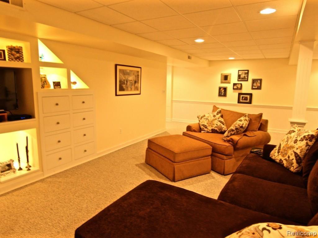 1066 Churchill Circle Rochester, MI 48307 - Photo 24 of 56 IMG_2725.jpg