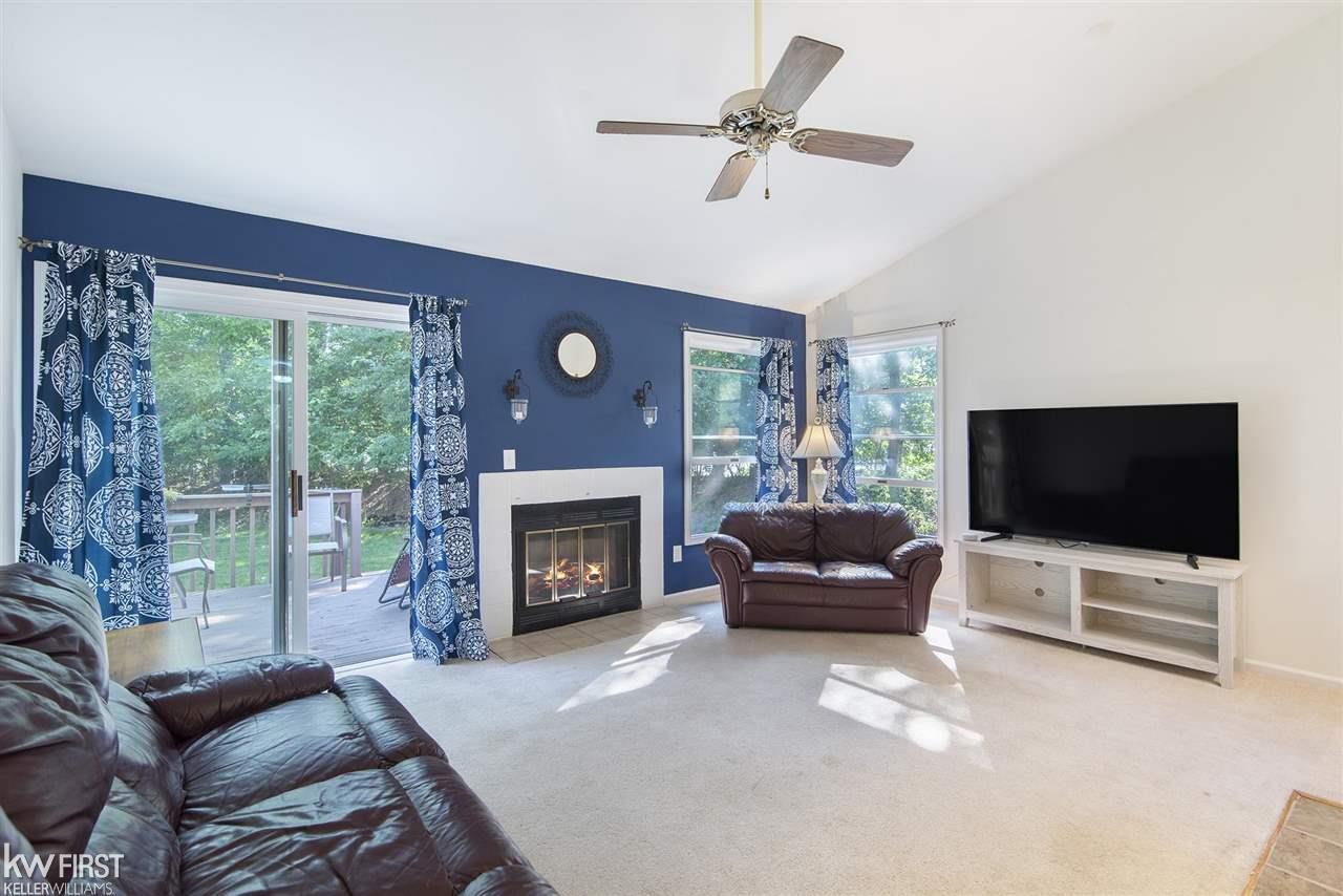 110 Meadow Pointe Drive Fenton, MI 48430 - Photo 4 of 22 50050599-3.JPG
