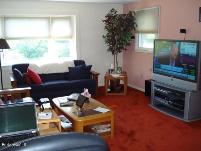 455 Pecks Road Pittsfield, MA 01201 - Photo 15 of 21 Good Size Livingroom