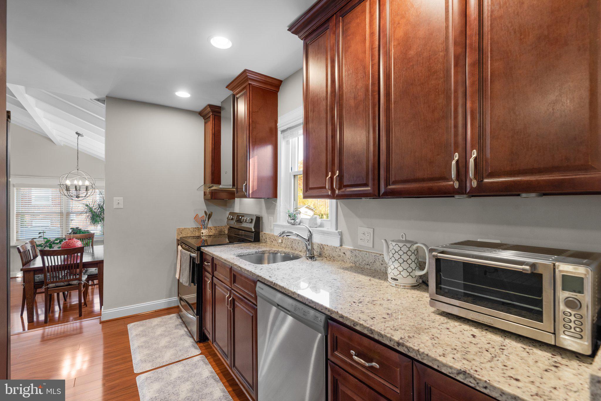 2118 Arcola Avenue Silver Spring, MD 20902 - Photo 9 of 34 Granite countertops