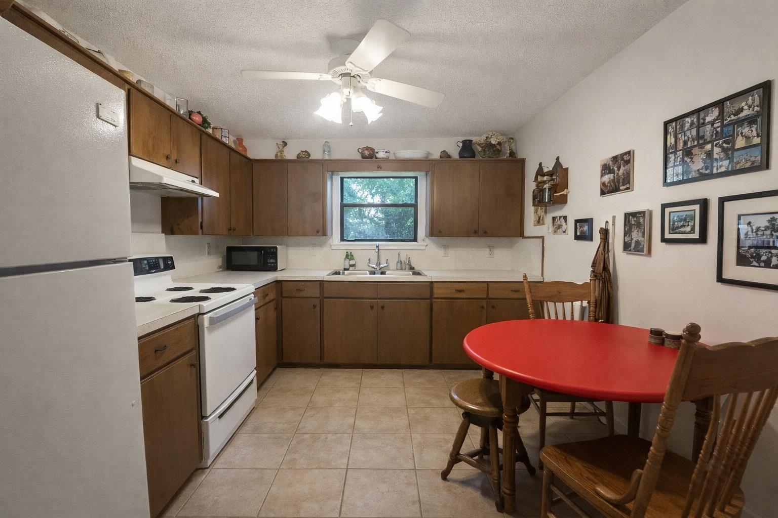 1208 Olive Street Llano, TX 78643 - Photo 2 of 12