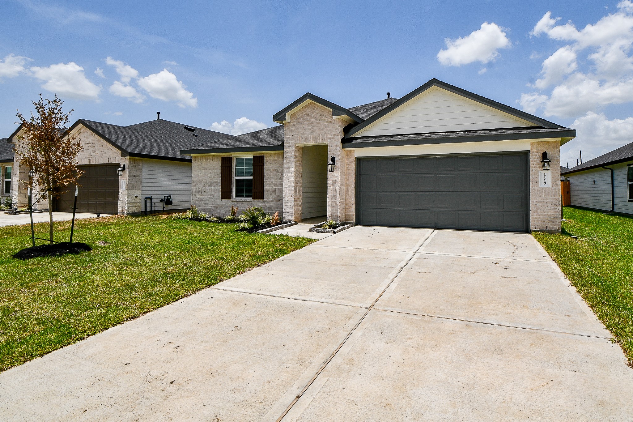 1115 Yaupon Drive Rosharon, TX 77583 - Photo 2 of 32