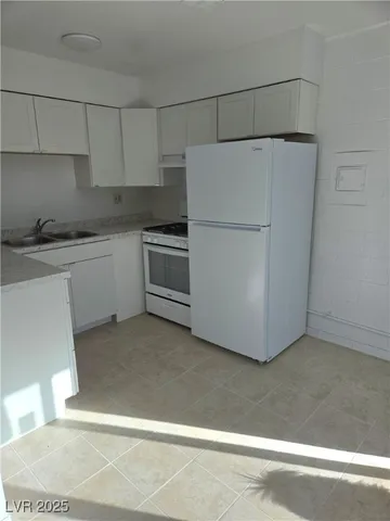 $1,200 | 821 A, Unit 10, Boulder City, NV 89005