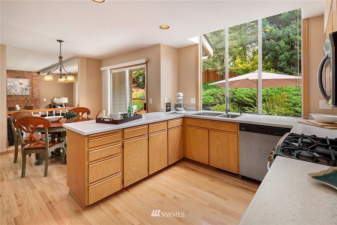 15204 103rd Avenue Northeast Bothell, WA 98011 - Photo 7 of 25 Gallery Image 7