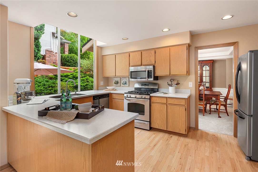 15204 103rd Avenue Northeast Bothell, WA 98011 - Photo 9 of 25 Gallery Image 9
