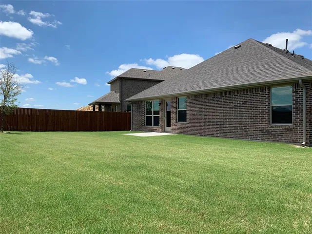$2,200 | 2103 Swanmore Way, Forney, TX 75126