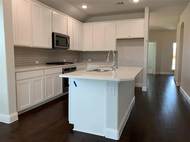 $2,200 | 2103 Swanmore Way, Forney, TX 75126