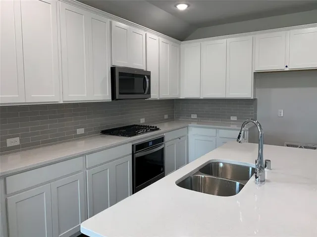 $2,200 | 2103 Swanmore Way, Forney, TX 75126