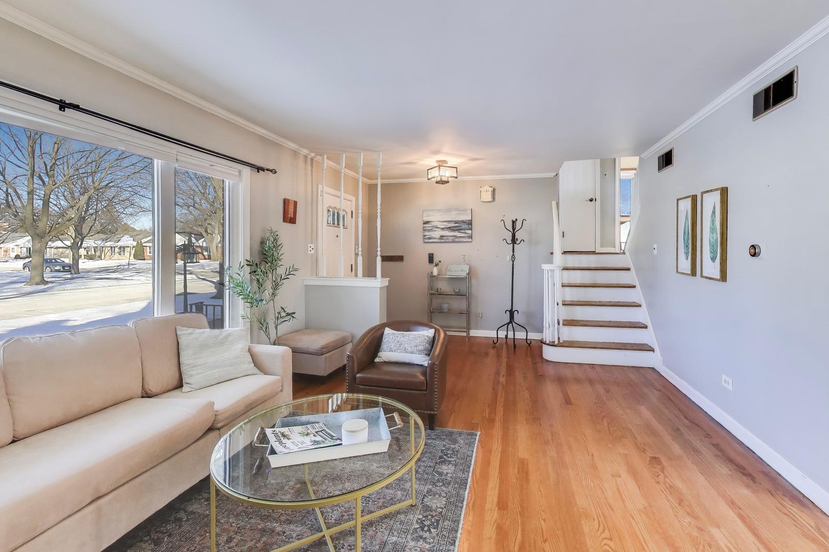 1015 Frances Parkway Park Ridge, IL 60068 - Photo 4 of 21