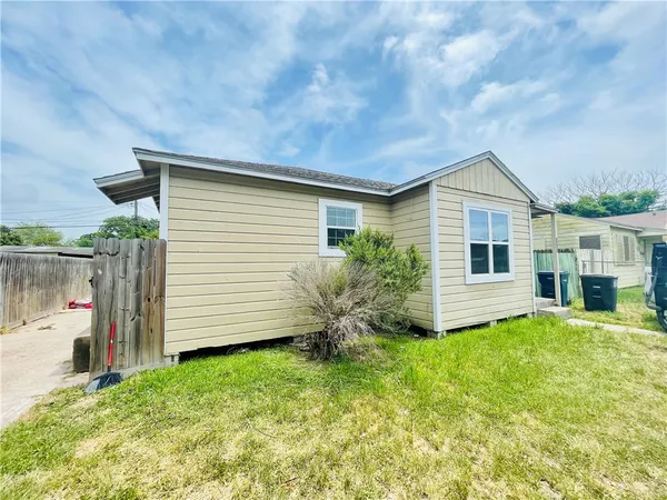 $1,375 | 1646 Green Grove Drive, Corpus Christi, TX 78415