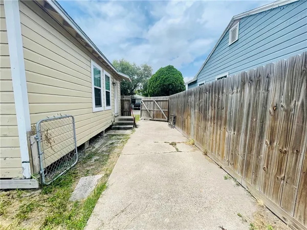 $1,375 | 1646 Green Grove Drive, Corpus Christi, TX 78415