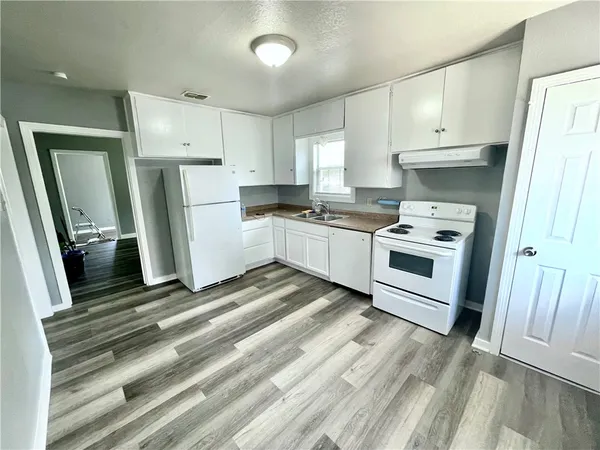 $1,375 | 1646 Green Grove Drive, Corpus Christi, TX 78415