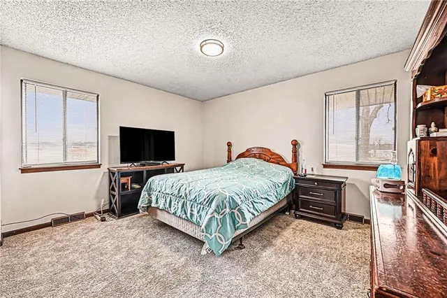 $284,900 | 829 Northwest 69th Street, Kansas City, MO 64118