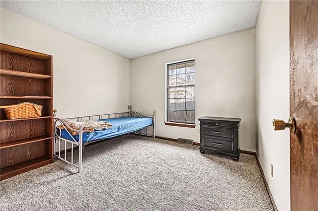 $284,900 | 829 Northwest 69th Street, Kansas City, MO 64118