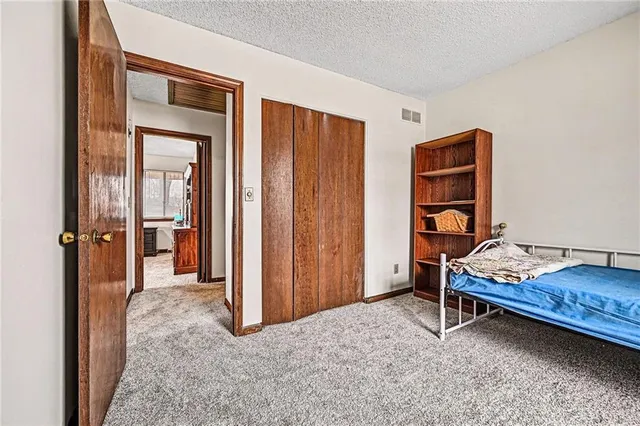 $284,900 | 829 Northwest 69th Street, Kansas City, MO 64118