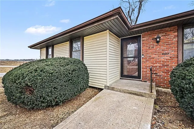 $284,900 | 829 Northwest 69th Street, Kansas City, MO 64118
