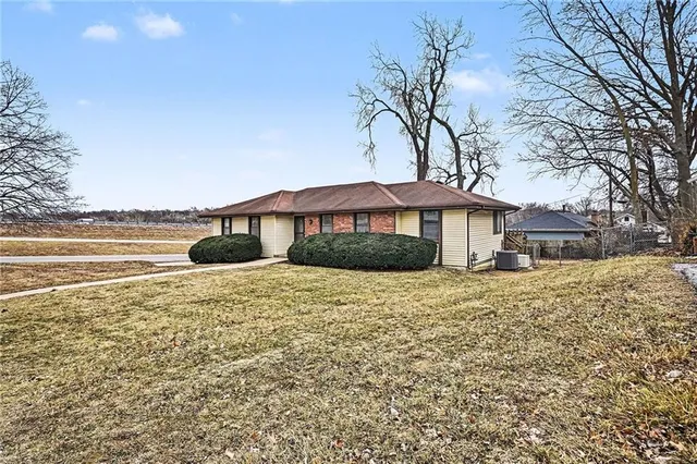 $284,900 | 829 Northwest 69th Street, Kansas City, MO 64118