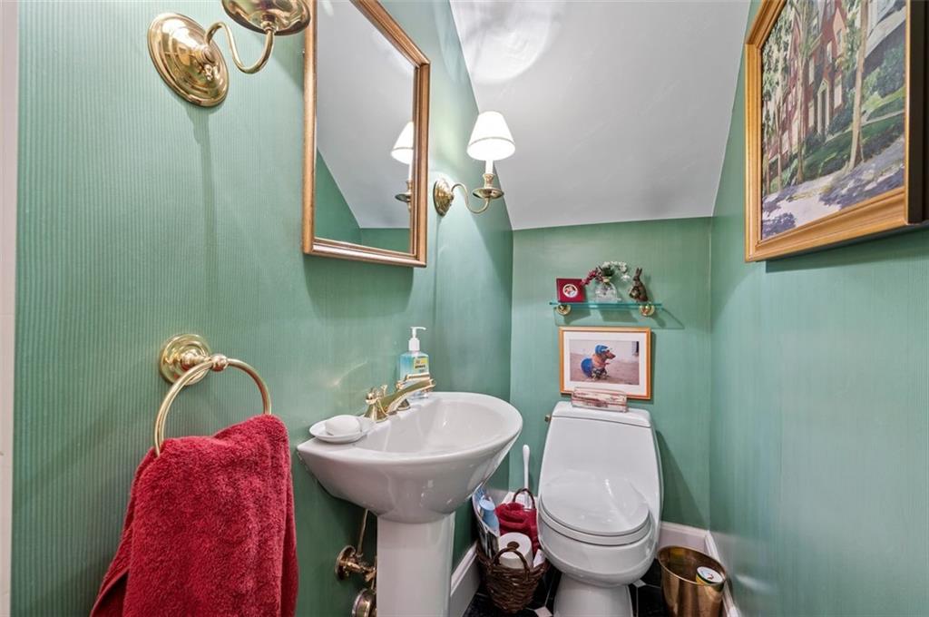 6619 Kinsman Road Pittsburgh, PA 15217 - Photo 14 of 27 Gallery Image 14